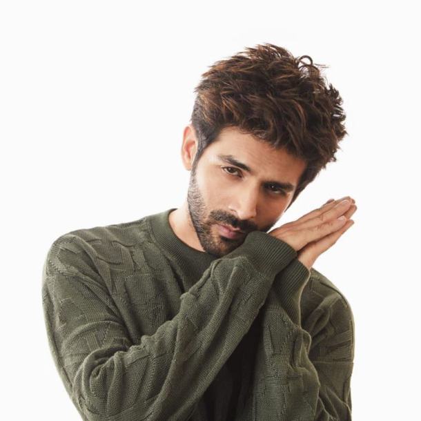 kartik aaryan social media