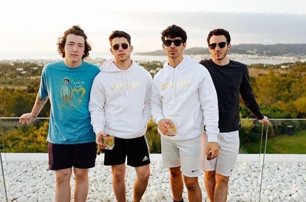 nick jonas siblings day photos