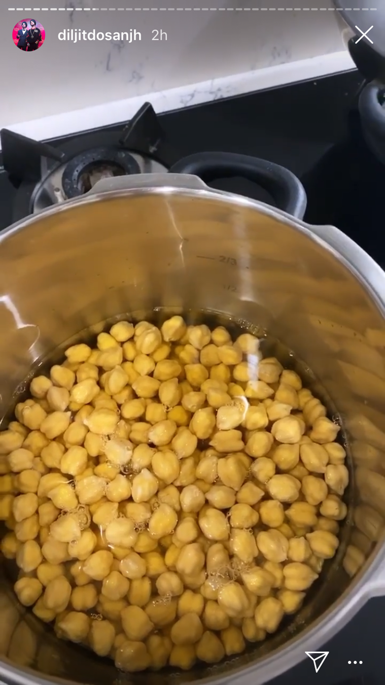Diljit Dosanjh, Diljit Dosanjh food, Diljit Dosanjh cooking chole, Diljit Dosanjh instagram stories, Diljit Dosanjh punjabi chole, indian express news