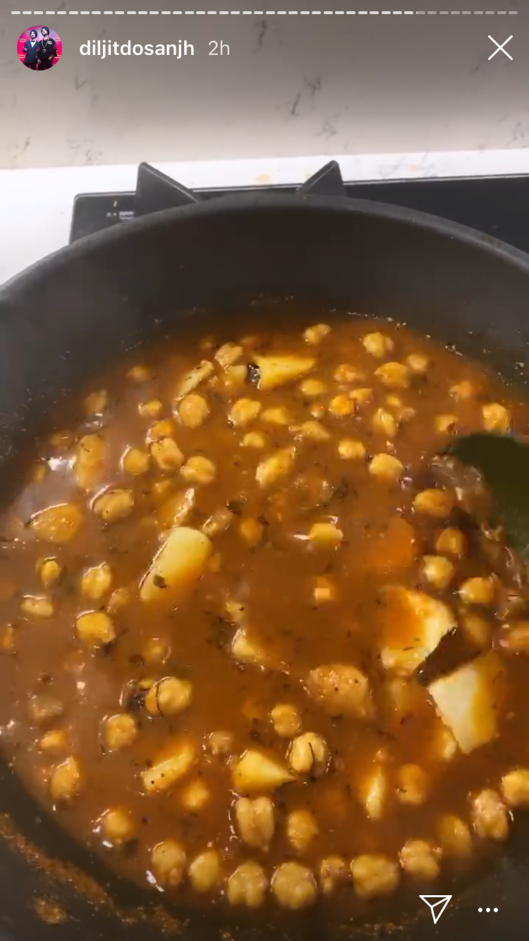 Diljit Dosanjh, Diljit Dosanjh food, Diljit Dosanjh cooking chole, Diljit Dosanjh instagram stories, Diljit Dosanjh punjabi chole, indian express news