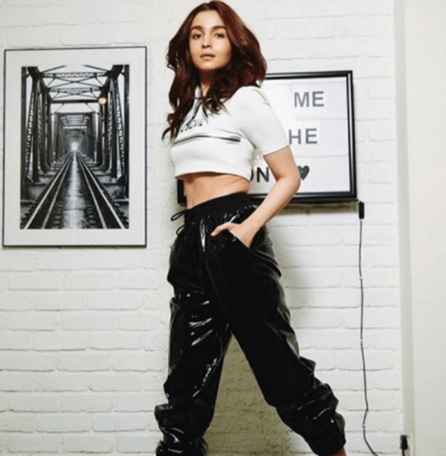 celebrities crop tops, summer styling, malaika arora, janhvi kapoor, shilpa shetty, priyanka chopra, crop tops in summer, indian express, indian express, indian express news