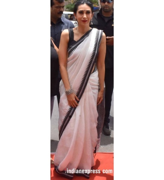 karisma kapoor, karisma kapoor, karisma kapoor sabyasachi, karisma kapoor sari, indian express, indian express news