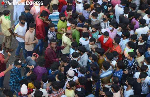 bandra migrant workers, migrant protest bandra, bandra station migrants, lockdown extension, pm modi lockdown extension, maharashtra coronavirus cases, coronavirus lockdown, india lockdown, coronavirus news, latest news