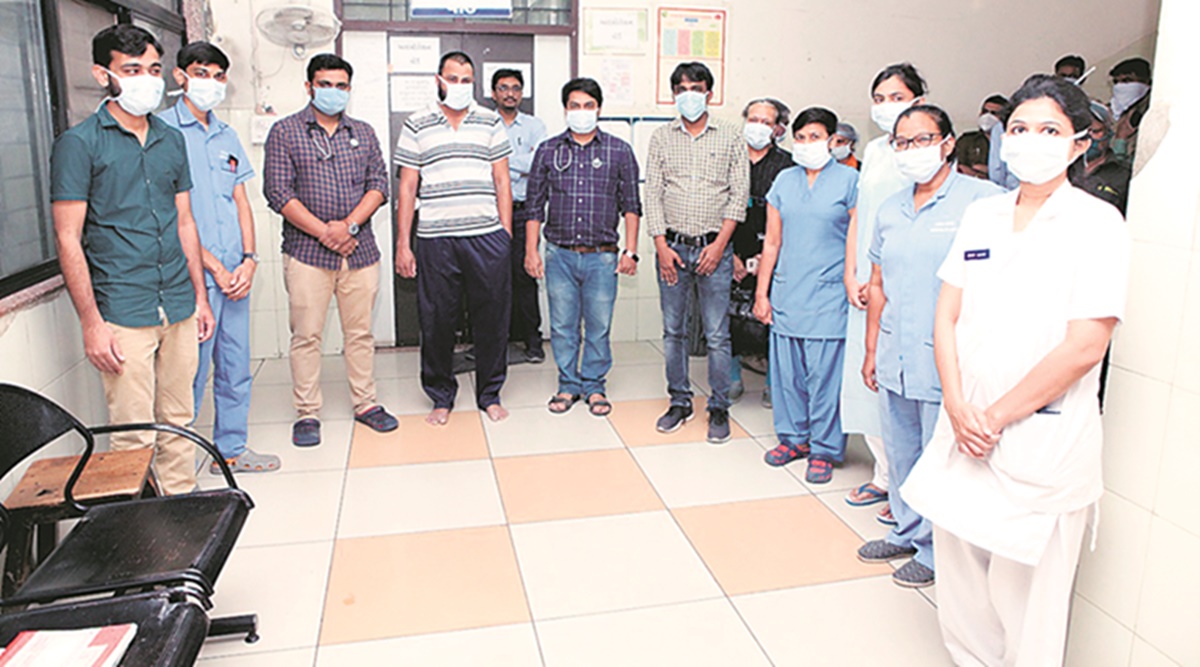 Discharged Rajkot man thanks doctors, staff of civil hospital | Cities News,The Indian Express
