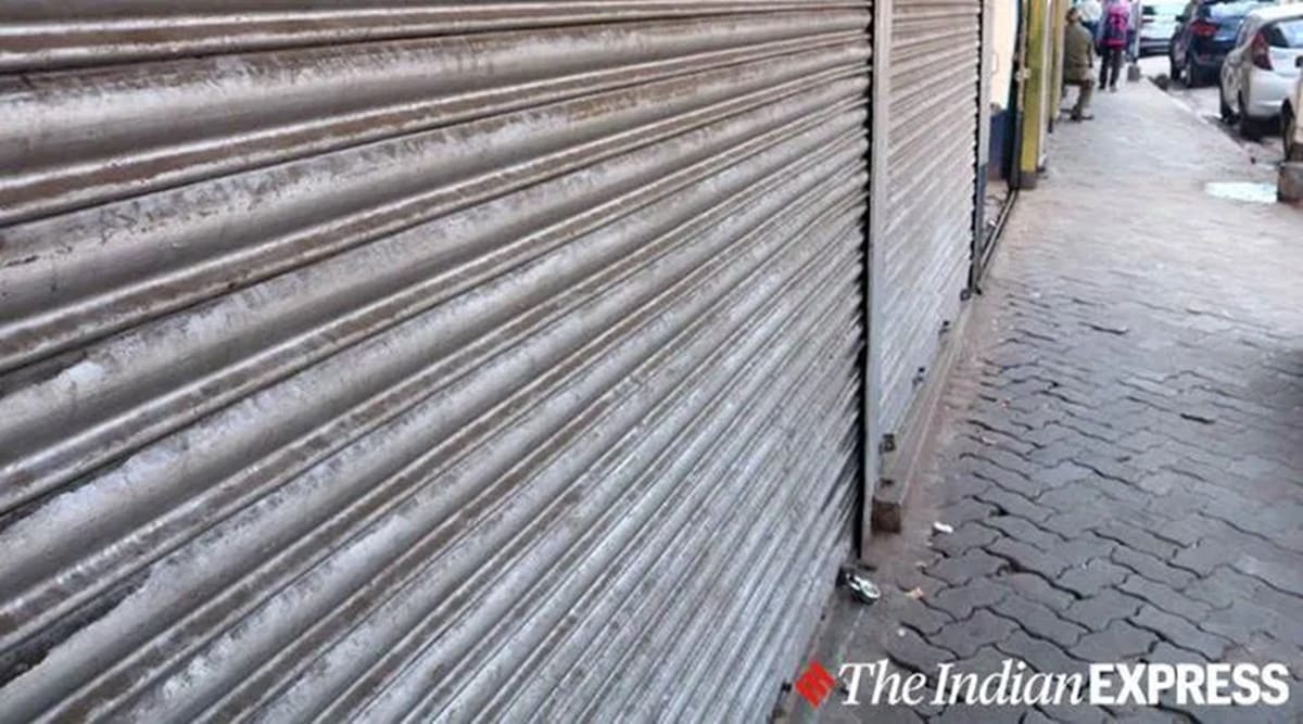 coronavirus, coronavirus in ahmedabad, india lockdown, ahmedabad lockdown, ahmedabad essential shops, ahmedabad essential commodity shops, ahmedabad lockdown relaxation, indian express news