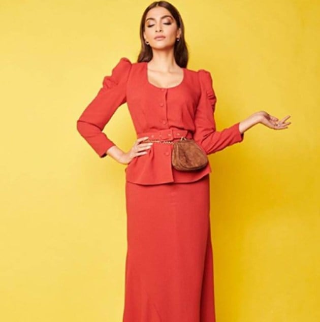 sonam kapoor, sonam kapoor zoya factor, sonam kapoor in red, sonam kapoor in red, sonam kapoor red, indian express, indian express news