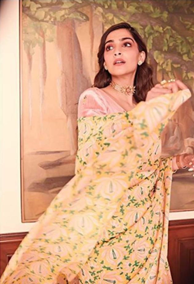 sonam kapoor, sonam kapoor sari, sonam kapoor ethnic, sonam kapoor ethnic looks, sonam kapoor photos, indian express, indian express news