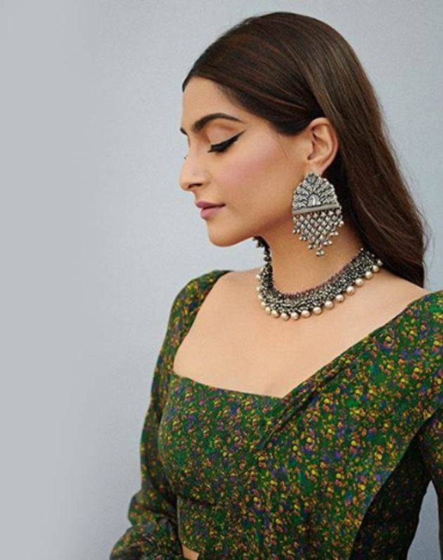 sonam kapoor, sonam kapoor sari, sonam kapoor ethnic, sonam kapoor ethnic looks, sonam kapoor photos, indian express, indian express news