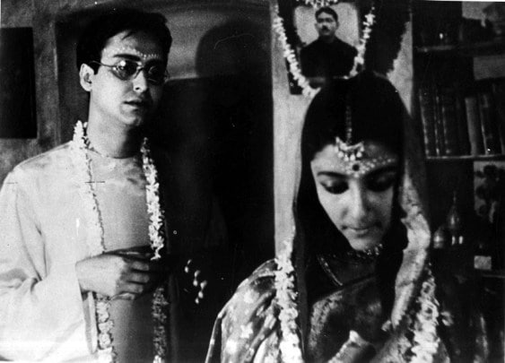 A still from Teen Kanya.