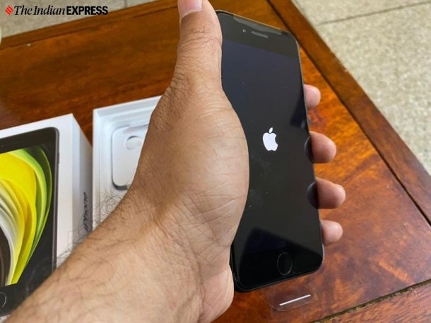 Apple, Apple iPhone SE (2020), Apple iPhone SE (2020) images, Apple iPhone SE (2020) photos, Apple iPhone SE (2020) first look, iPhone SE, Apple iPhone SE (2020) specifications, Apple iPhone SE (2020) price