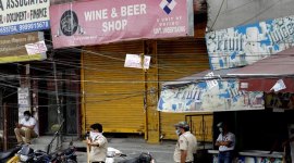 Delhi Police, Delhi Liquor Shops, Social Distancing, delhi liquor more expensive, delhi liquopr price raised, coronavirus, coronavirus news, delhi opens up, delhi liquor shops open, kejriwal, lockdown 3.0, coronavirus lockdown, lockdown extended, covid 19 india tracker, coronavirus latest news, covid 19 india, coronavirus latest news, coronavirus india, coronavirus india news, coronavirus india live news, coronavirus in india, coronavirus in india latest news, coronavirus latest news in india, coronavirus cases, coronavirus cases in india, coronavirus lockdown, coronavirus india update, coronavirus india state wise