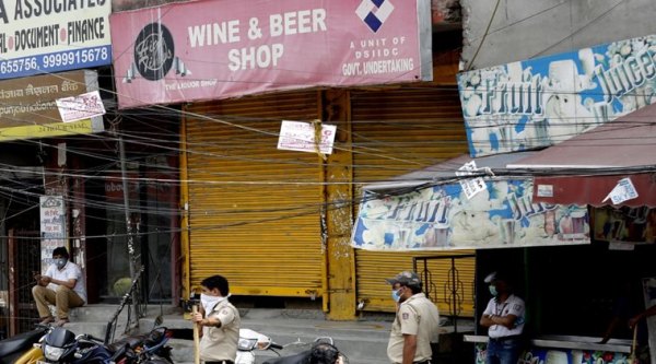 Delhi Police, Delhi Liquor Shops, Social Distancing