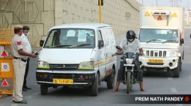 Delhi news, Delhi gurgaon border, Delhu gurgaon entry, gurgaon delhi entry lockdonw,Delhi coronavirus, coronavirus cases Delhi news, Delhi lockdown, Delhi coronavirus news, covid-19 delhi news, covid-19 coronavirus news