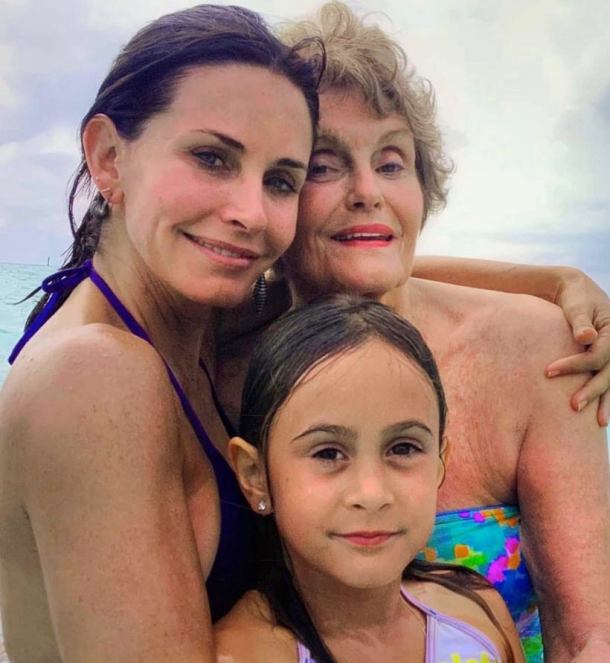 friends actor courteney cox on mother's day