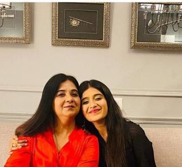 Nimrit-Kaur-with-mother
