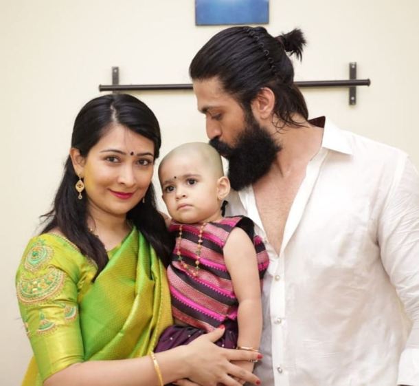 yash family photos wife radhika daughter