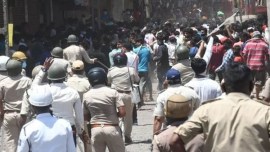 coronavirus, india lockdown, migrant workers, migrant workers in gujarat, migrant workers clash in surat, migrant workers clash with surat police, migrant workers trains, indian express news