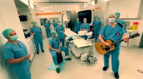 covid-19, coronavirus, medical staff viral video, Michael Kiwanuka's song “Love & Hate”, Cardiology team sing, trending, indian express, indian express news