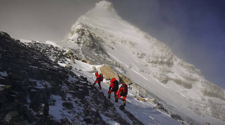 Chinese team summits Everest amid bid to remeasure peak