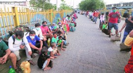 coronavirus, india lockdown, migrant workers, migrant workers children, migrant workers in mumbai, migrant workers sleep on street, indian express news