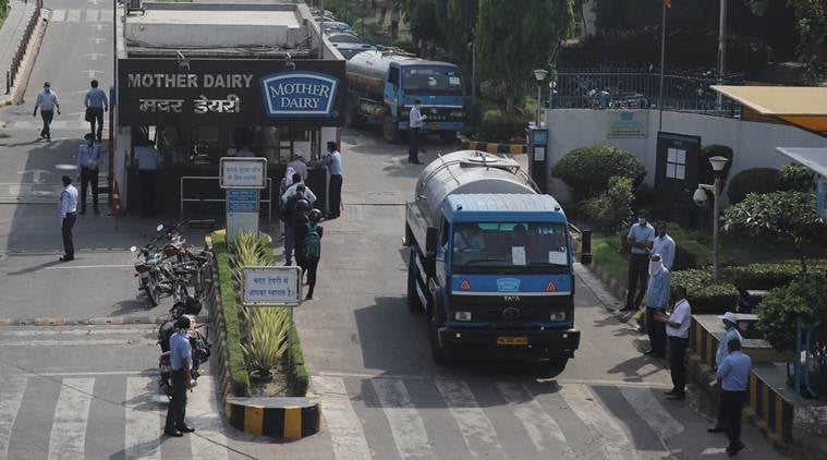 Coronavirus, India Lockdown, Mother Dairy, Mother Dairy plant delhi, Mother Dairy milk supply, supply of esential goods, Coronavirus milk supply mother dairy, indian express