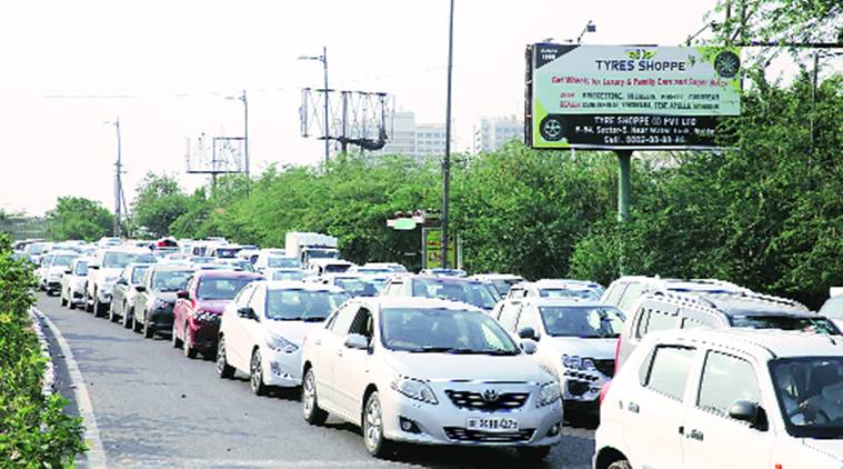 Coronavirus lockdown, Noida border, UP government, Delhi news, Indian express news