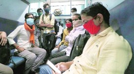 coronavirus, coronavirus outbreak, india lockdown, migrant workers, migrant workers in up, migrant workers train in up, indian express news