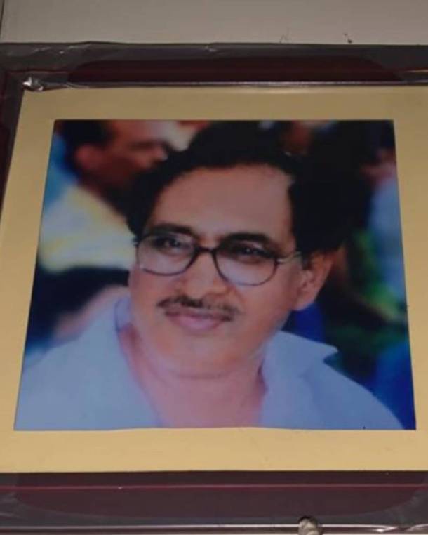 mouni roy father