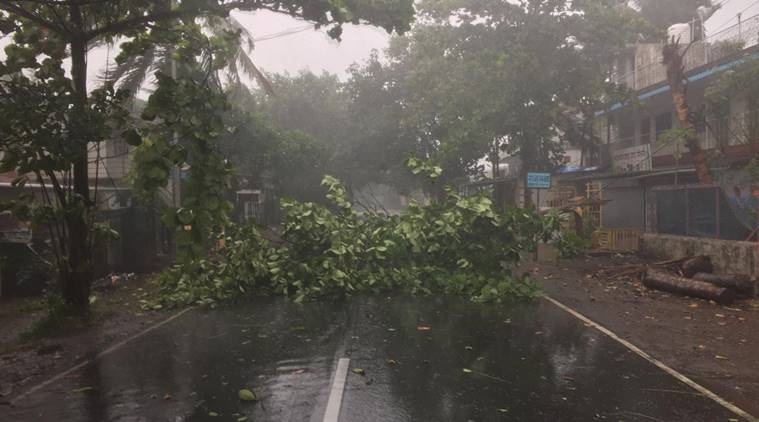 cyclone Nisarga, cyclone Nisarga in mahrashtra, cyclone Nisarga in alibag, cyclone Nisarga destruction, alibag people evacuated, indian express news
