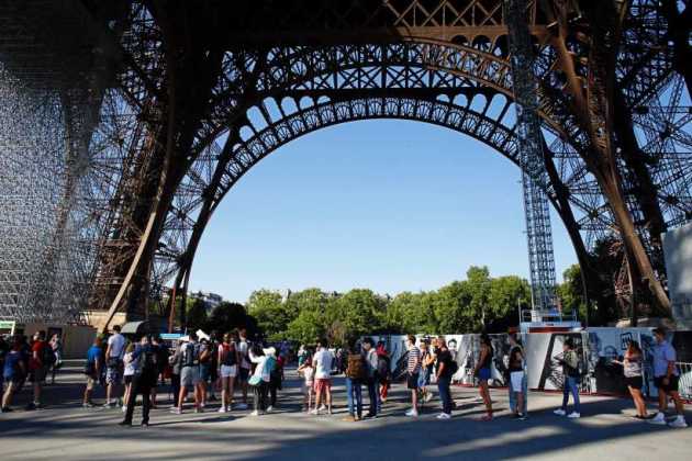 eiffel tower reopens, paris eiffel tower photos, paris news, paris coronavirus, eiffel tower shutdown, world war II, indian express