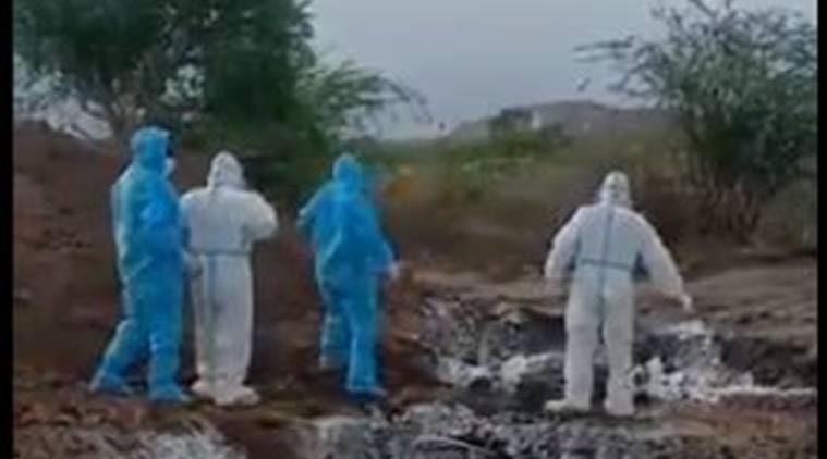 bellari video dumping covid bodies, coronavirus patients bodies dump video, karnataka bellari bodies dumped, karnataka coronavirus cases