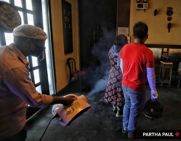 temples reopen, malls reopen, Unlock 1.0, covid 19 lockdown, lockdown 5.0, coronavirus lockdown,maharashtra malls, delhi malls reopening, malls reopening, salons reopening, elante mall, temple, markets open, june 8 unlockdown, india unlockdown, indian express