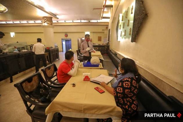 temples reopen, malls reopen, Unlock 1.0, covid 19 lockdown, lockdown 5.0, coronavirus lockdown,maharashtra malls, delhi malls reopening, malls reopening, salons reopening, elante mall, temple, markets open, june 8 unlockdown, india unlockdown, indian express
