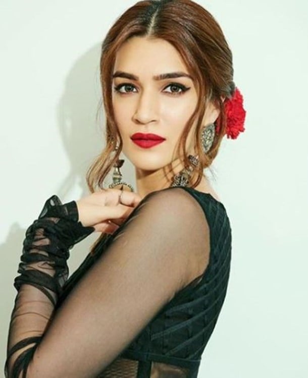 Smokey Eyes To Cat Winged Liner Want To Recreate Kriti Sanons Makeup Looks Lifestyle