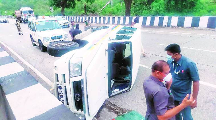 Police vehicle, Sharad Pawar, convoy skids, Maharashtra news, Indian express news