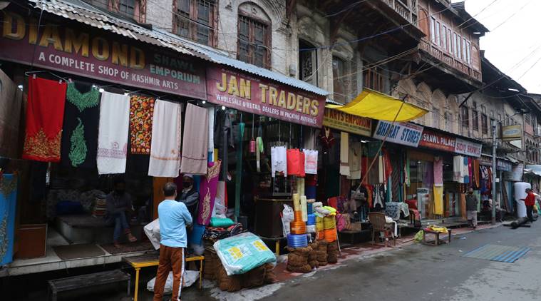 Kashmir liquor vends order, liquor shops in Kashmir valley, Grand Mufti Nasir ul Islam, Mirwaiz Umar Farooq, indian express, Kashmir news 