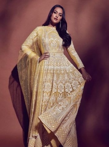 X X X Sonakshi Sinha - Sonakshi Sinha knows how to rock ethnic wear; see pics | Lifestyle Gallery  News - The Indian Express