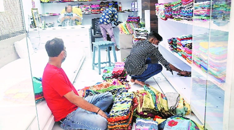 covid-19, covid-19 in gujarat, surat powerloom factorsies, surat daimond traders, surat laborer, surat labourers shortage, indian express news