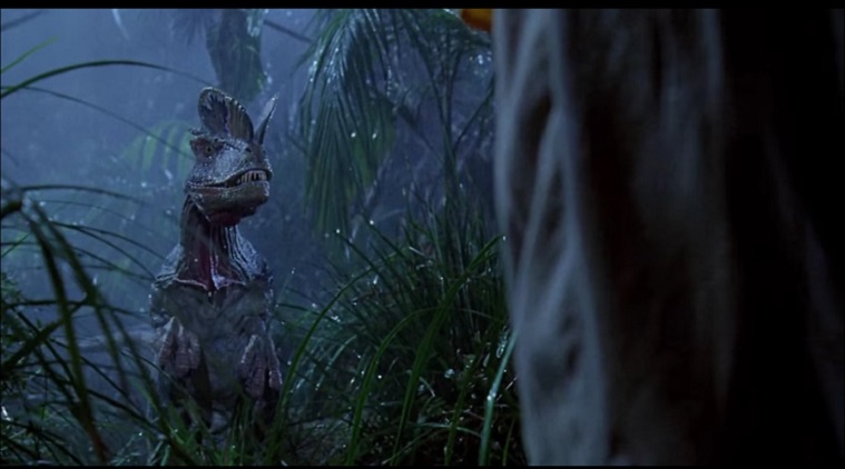 dilophosaurus dinosaur that spits