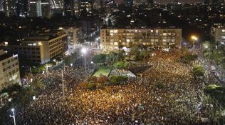 Israelis protest against PM as coronavirus infections spike