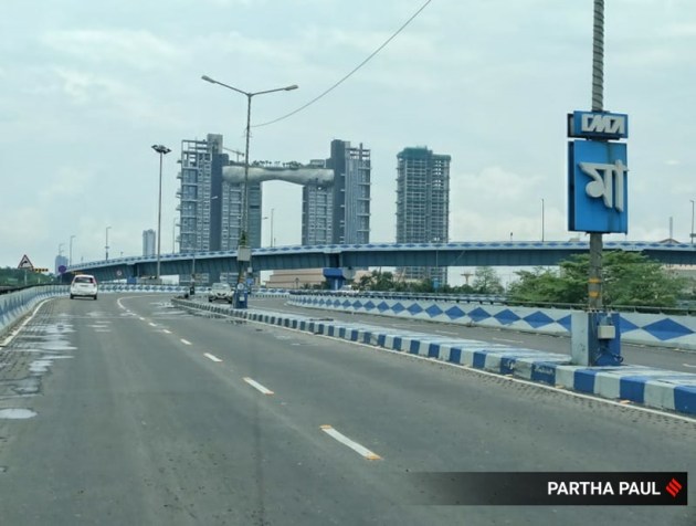 Deserted roads, quiet flyovers mark this week's first day of lockdown in Kolkata