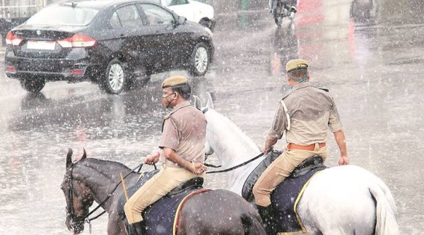 Lucknow Rain, Lucknow Police, Lightning Strike, Police Patrol