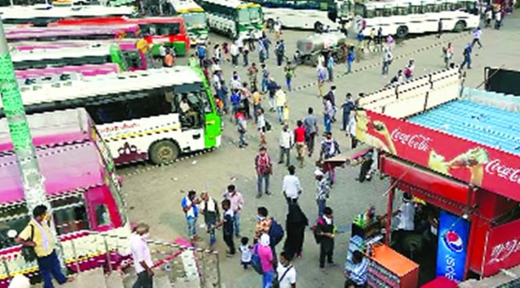 covid-19 cases in delhi, covid-19 in delhi, covid lockdown in delhi, migrant workers, migrant workers in delhi anand vihar bus terminal, no jobs in delhi, indian express news