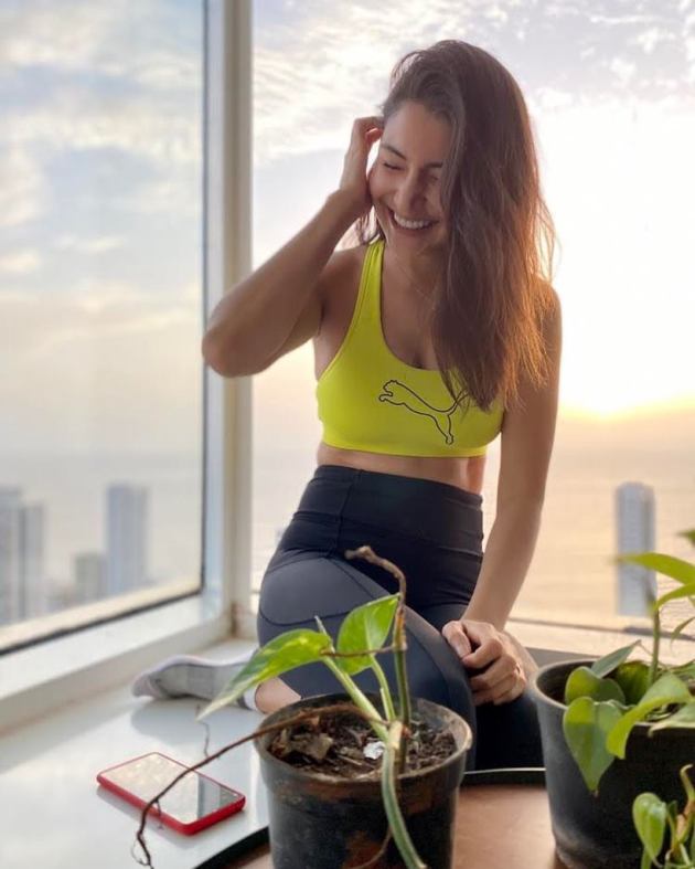 anushka plants phot