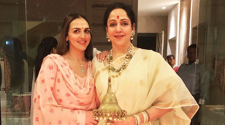 Hema Malini Hq Pron Video - Esha Deol quashes rumours of Hema Malini being hospitalised: She's fit and  fine | Bollywood News - The Indian Express