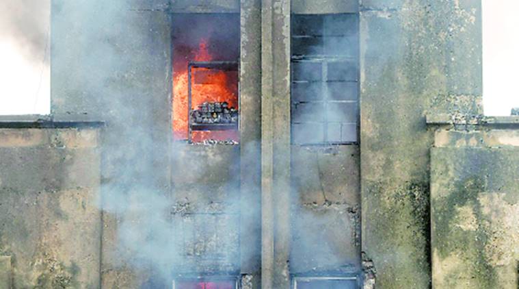 Kolkata fire, Burrabazar plastic godown, Kolkata news, West Bengal News, Indian expres snews