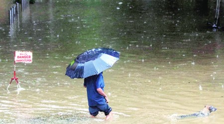 Mumbai monsoon, southwest monsoon onset, mumbai rains, mumbai rainfall, imd, imd mumbaI wether forecast, indian express news