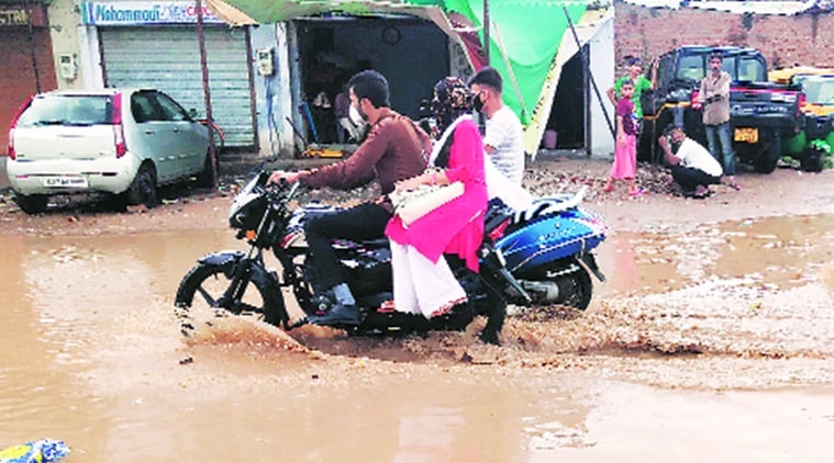 gujarat monsoon, gujarat rainfall, Gujarat weather forecast, gujarat imd weather forecast two people electrocuted after heavy rains, gujarat heavy rainfall deaths, indian express news