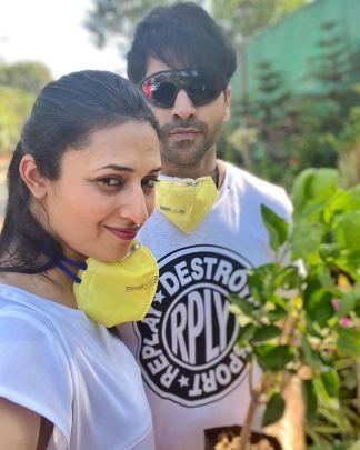 Divyanka, Vivek planting