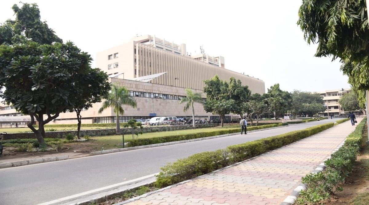 JEE-Advanced: IIT Delhi appeals students, alumni to help candidates with transport facility JEE-Advanced: IIT Delhi appeals students, alumni to help candidates with transport facility